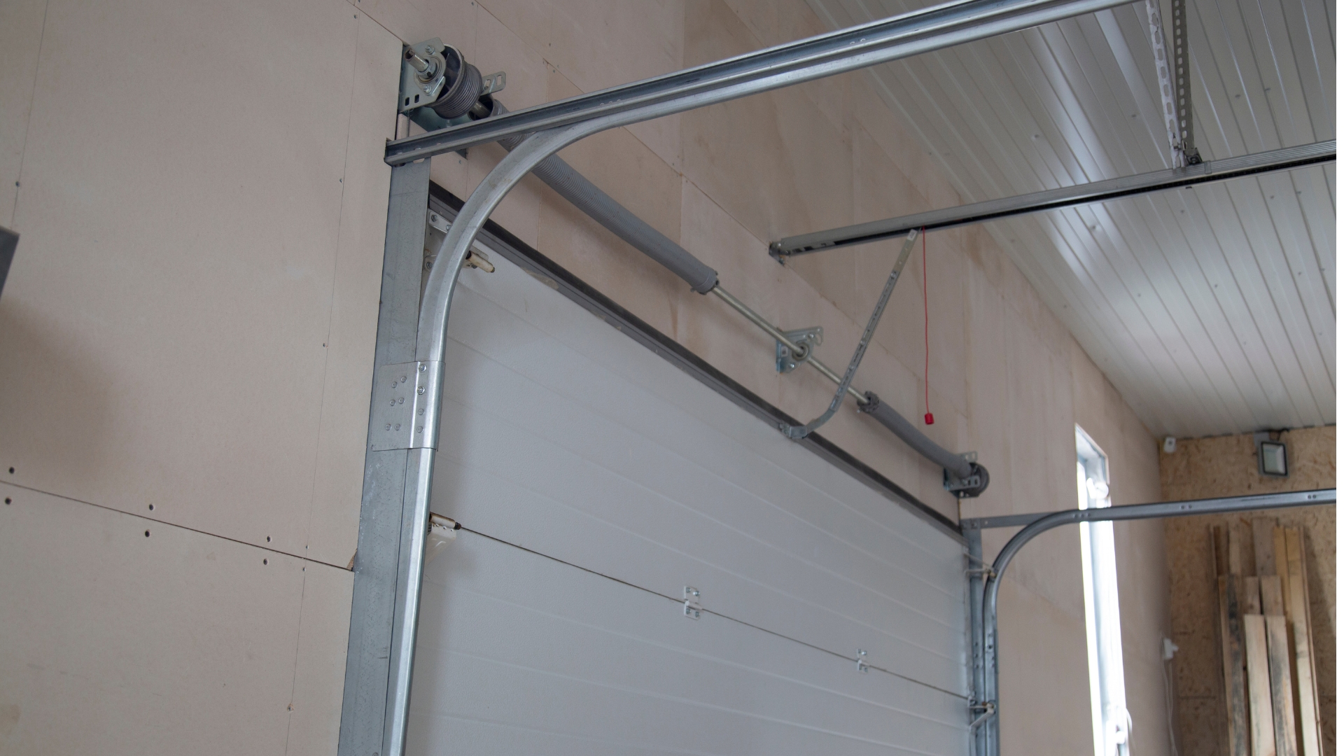 To fix a garage door that squeaks, tighten and lubricate hardware, replace worn-out rollers and align tracks.