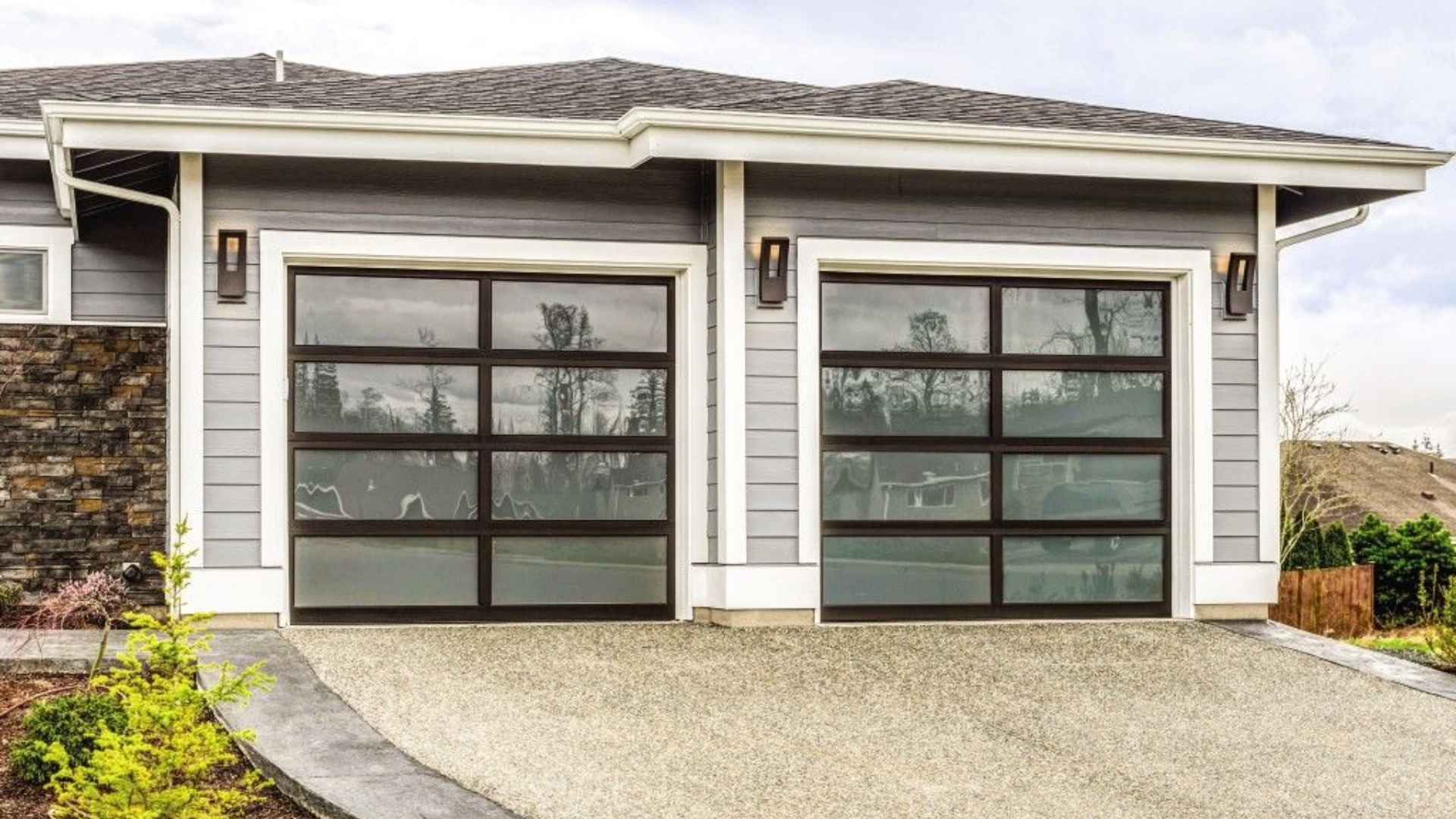 Unlike steel, garage doors made of aluminum frame and glass panels are rust-free.