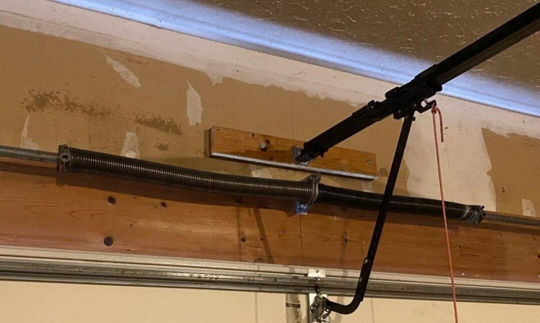 Garage Door Repair Woodlawn Ave, Muscatine, IA